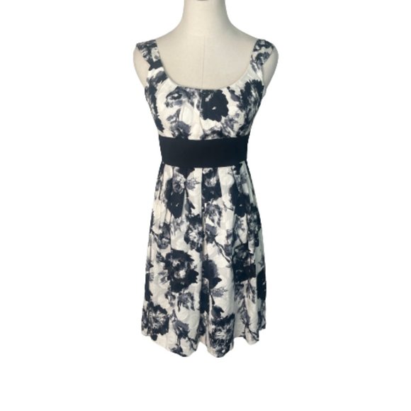 R&M Richards Dresses & Skirts - R&M Richards Floral Fit Flare Mini Dress Black Cream 4 P Petite